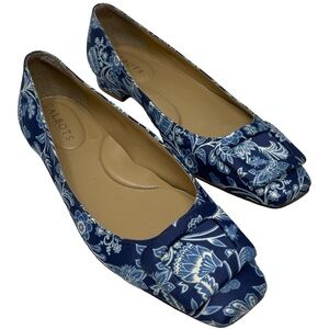 Talbots “Sutton” Floral Blue Square Toe Flats Women’s Size 7M